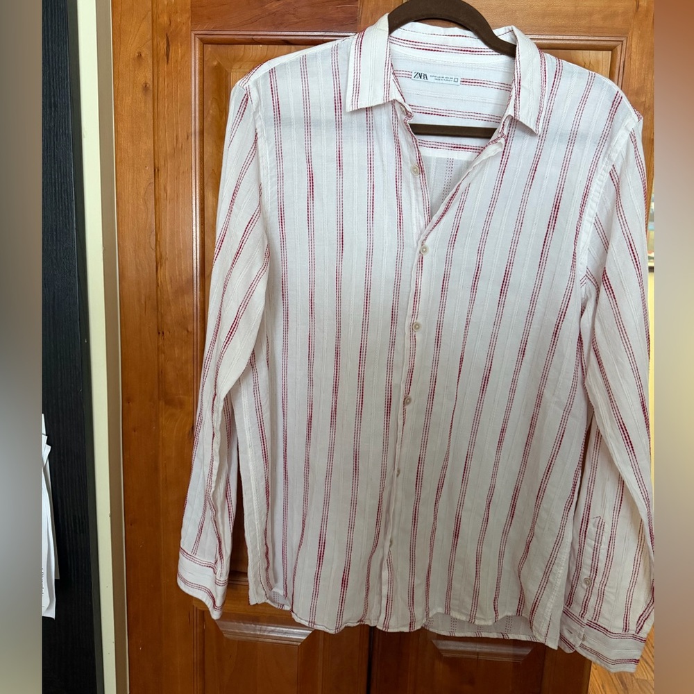 Zara Men's Casual White and Red Striped Shirt